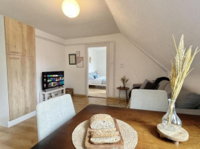 2e étage appartement entier 3 pièces idéal 2 personnes, 2 chambres communiquantes en enfilade, WIFI, espace travail parking gratuit